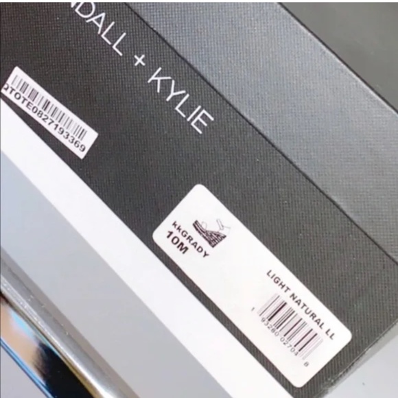 Kendall & Kylie Platforms - Picture 11 of 12